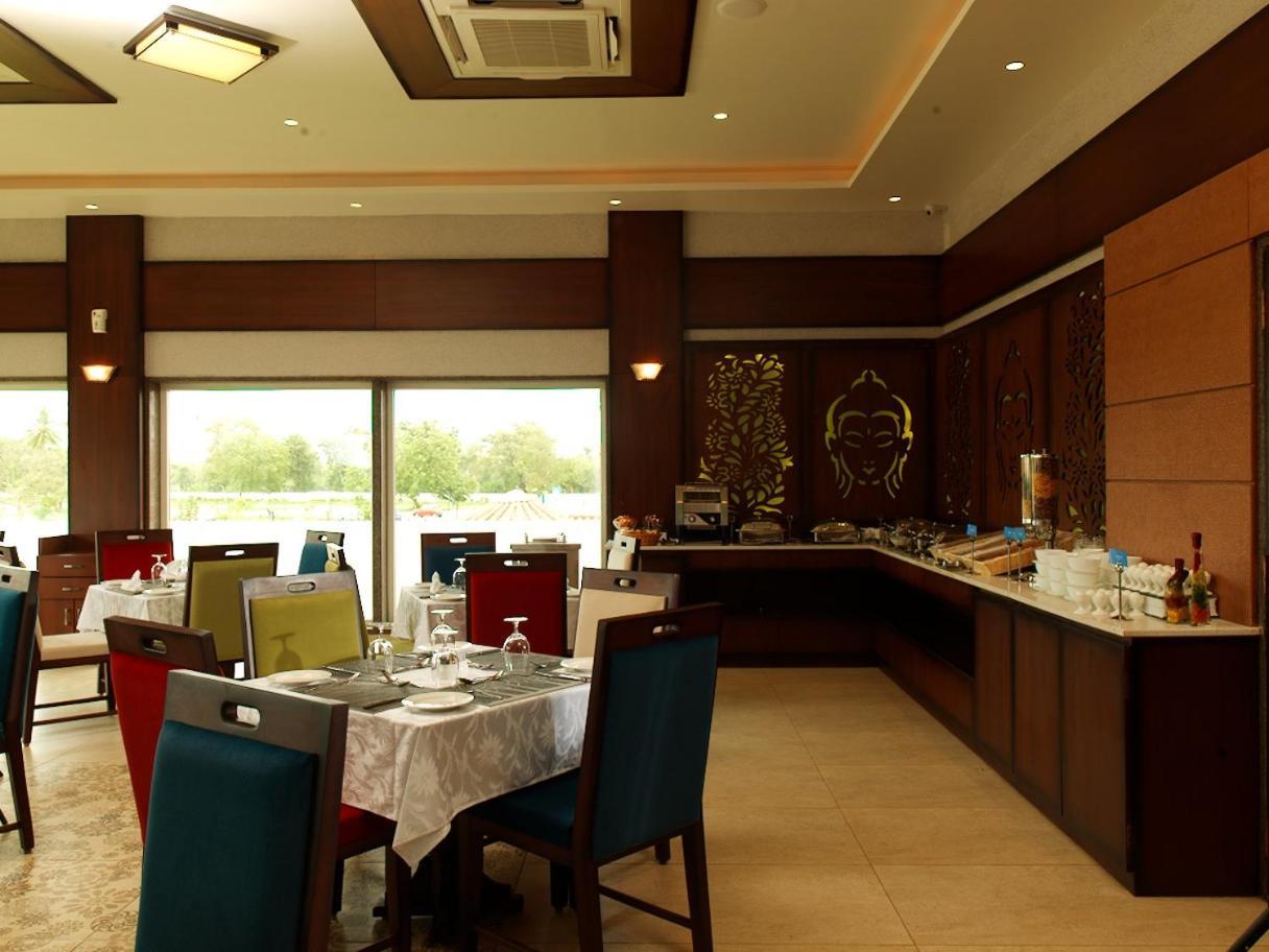 Ānand Neonz Resort & Club מראה חיצוני תמונה