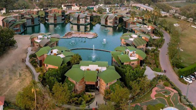 Ānand Neonz Resort & Club מראה חיצוני תמונה