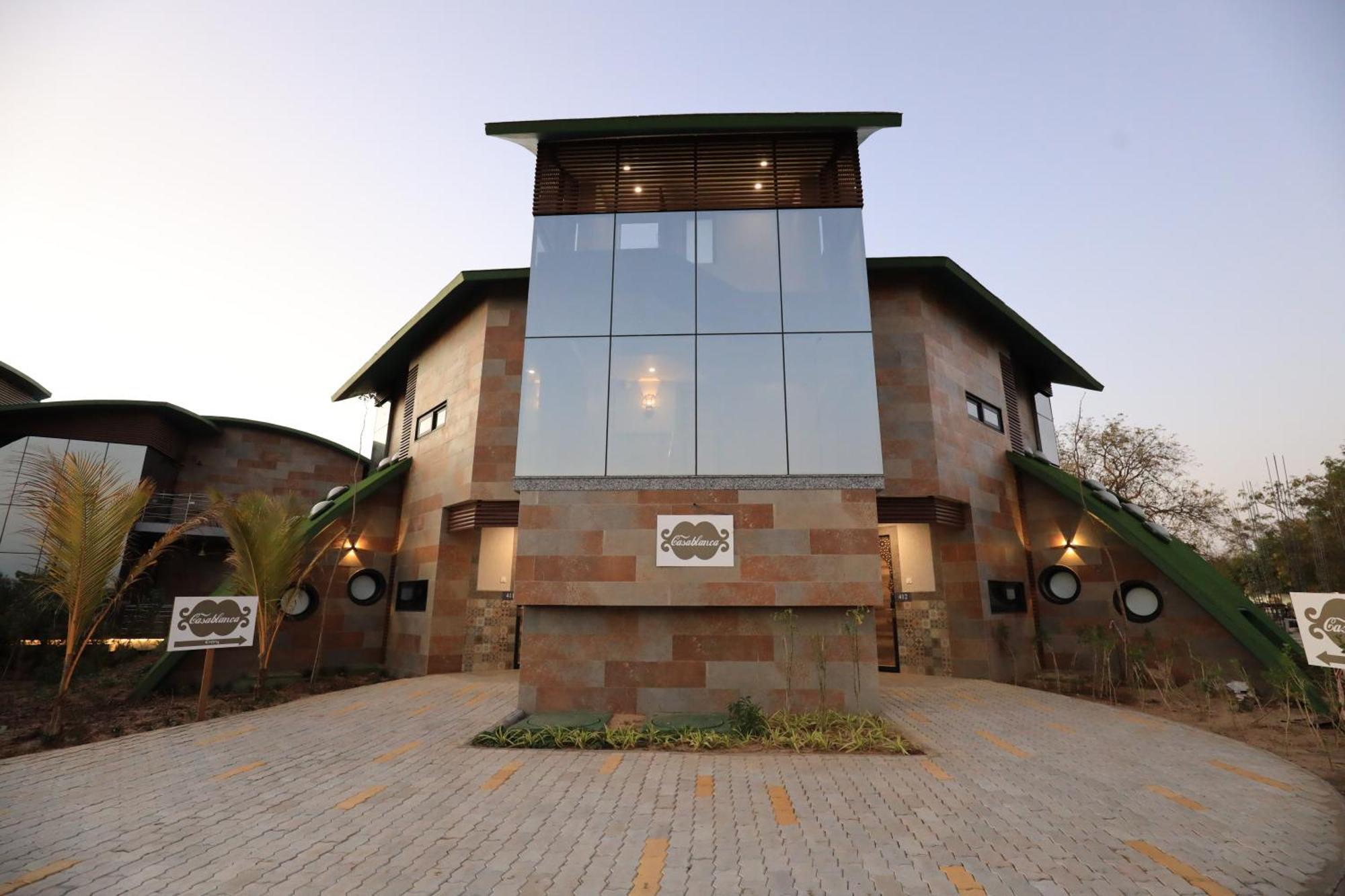 Ānand Neonz Resort & Club מראה חיצוני תמונה
