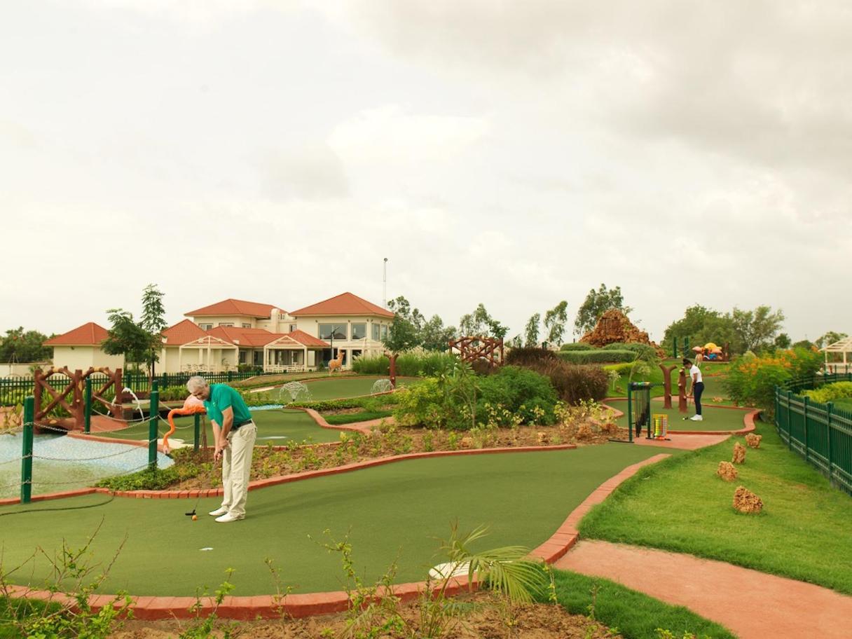 Ānand Neonz Resort & Club מראה חיצוני תמונה