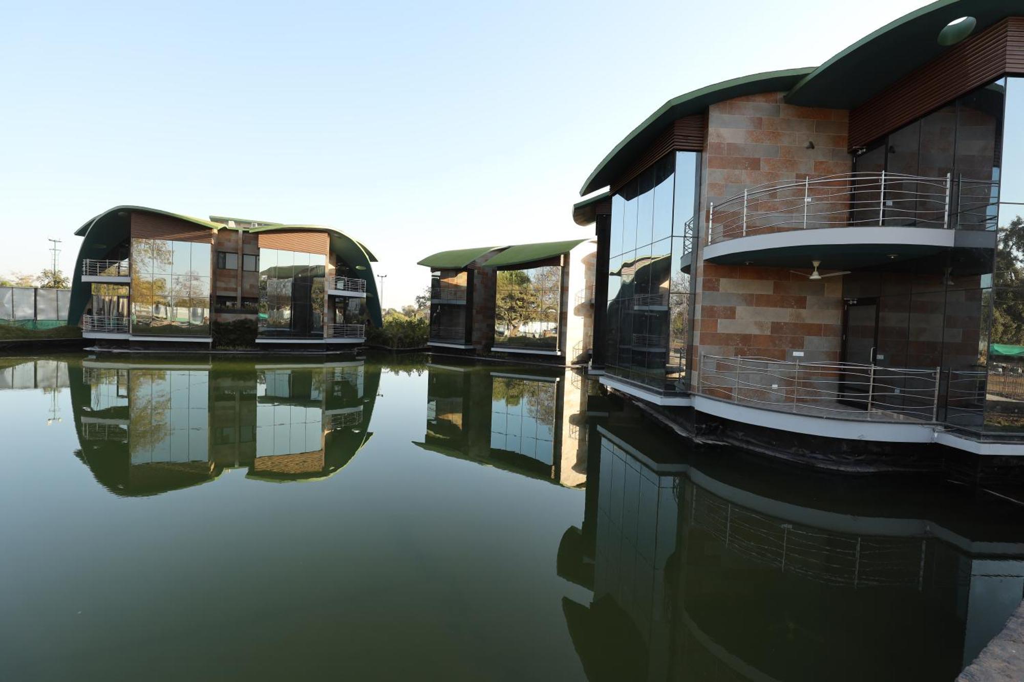 Ānand Neonz Resort & Club מראה חיצוני תמונה
