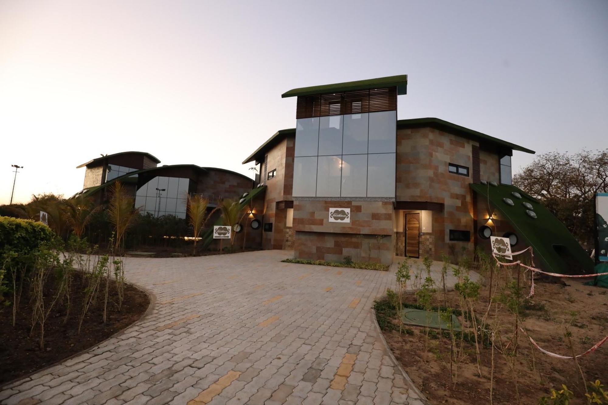 Ānand Neonz Resort & Club מראה חיצוני תמונה